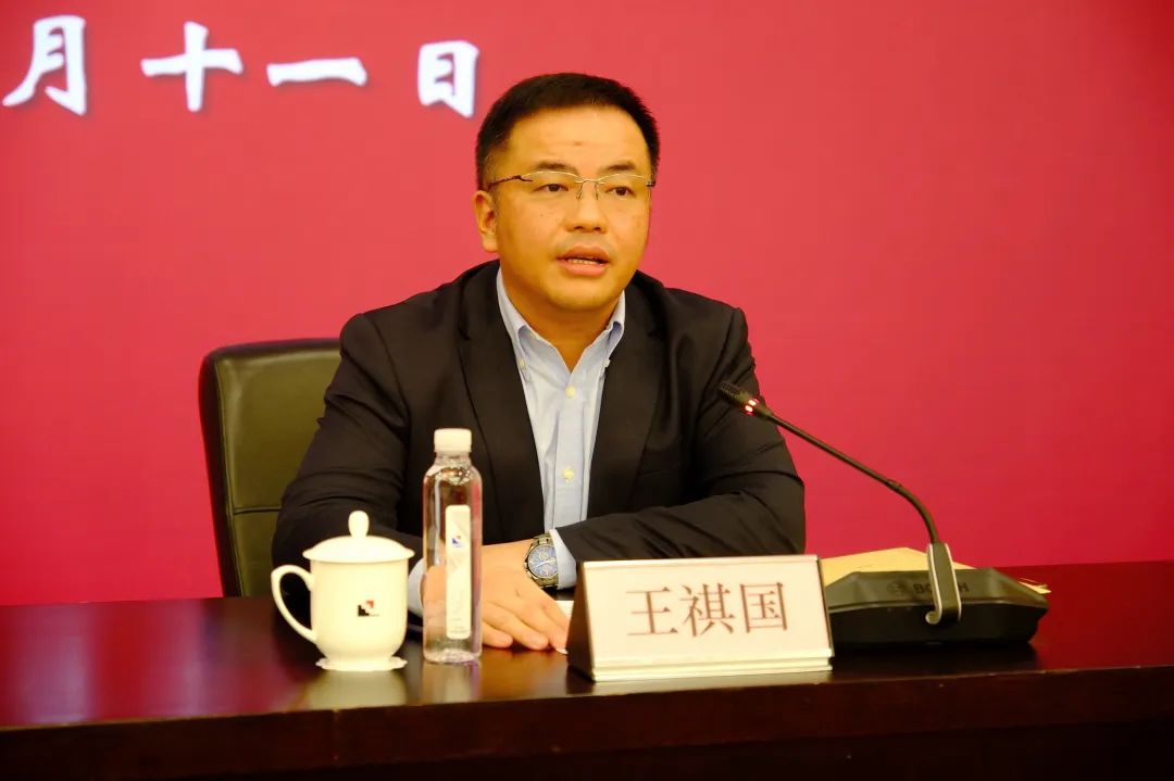 公司召开领导班子任期综合考评会暨民主评议会