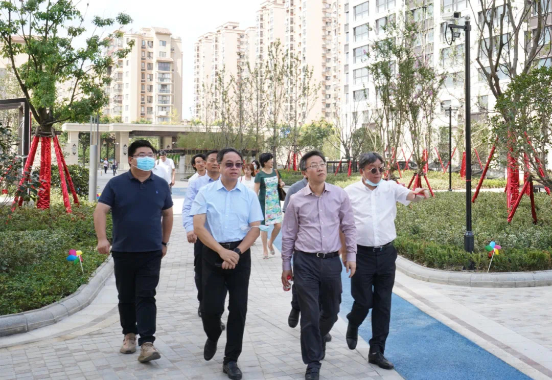 张惠忠一行赴江苏区域公司调研指导工作
