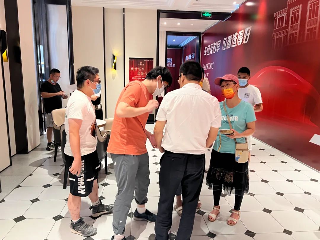 一小时劲销560个 ∣ 海玥瑄邸车位正式开售